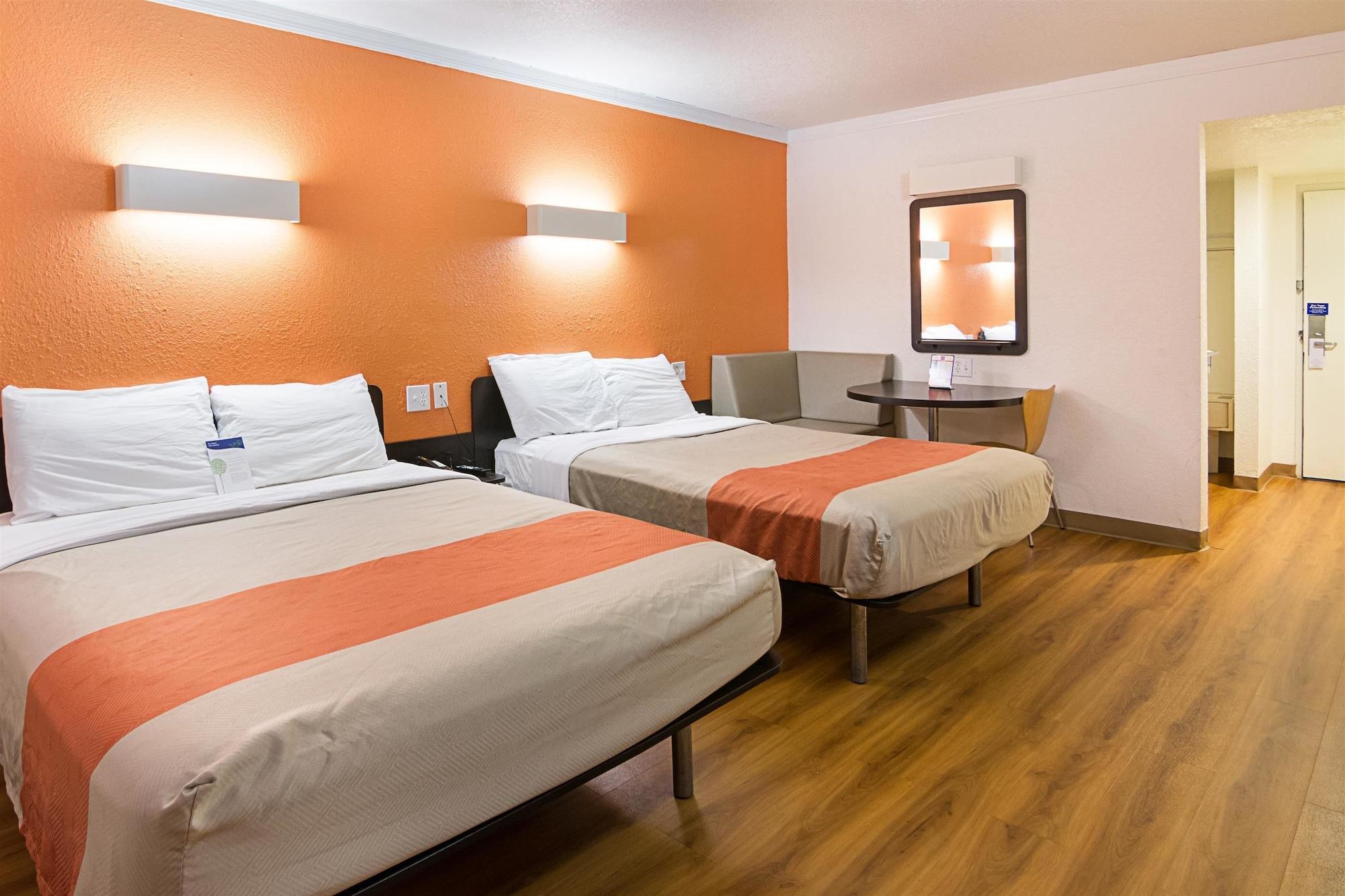 Motel 6-Tampa, Fl - Fairgrounds Heartland Bagian luar foto