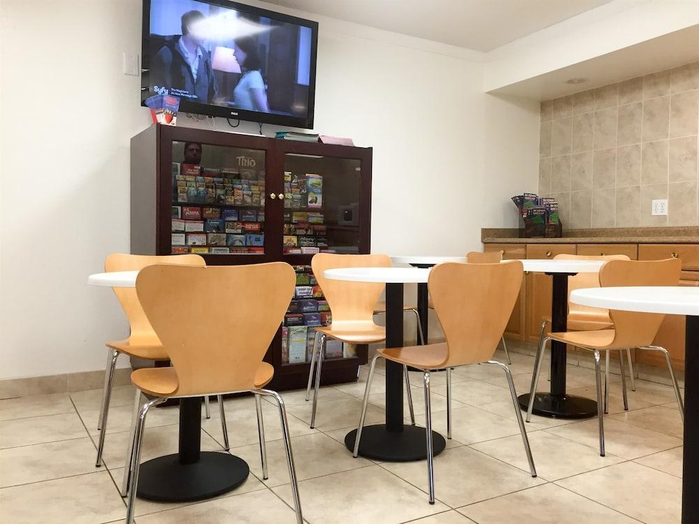 Motel 6-Tampa, Fl - Fairgrounds Heartland Bagian luar foto