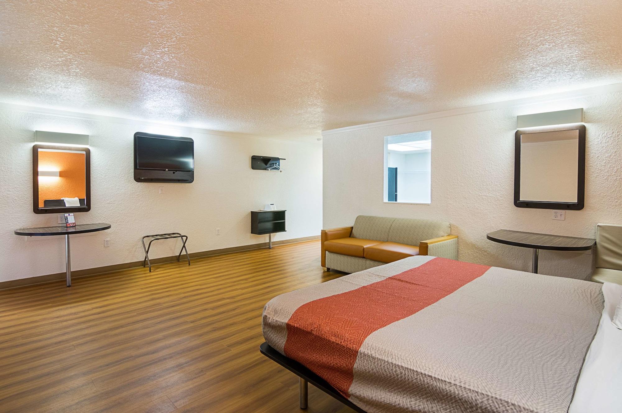Motel 6-Tampa, Fl - Fairgrounds Heartland Bagian luar foto