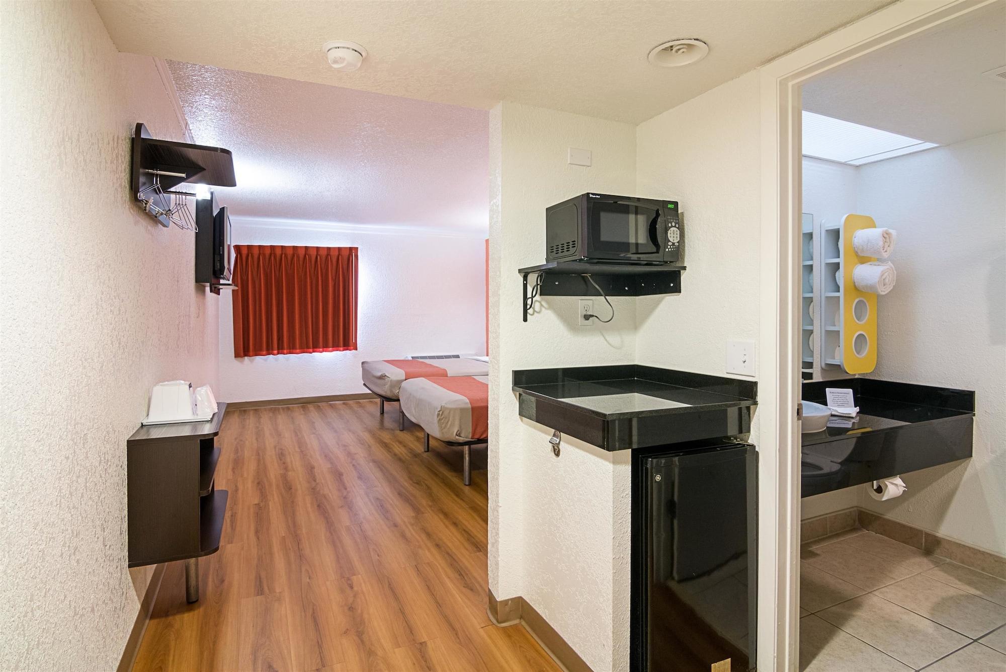 Motel 6-Tampa, Fl - Fairgrounds Heartland Bagian luar foto