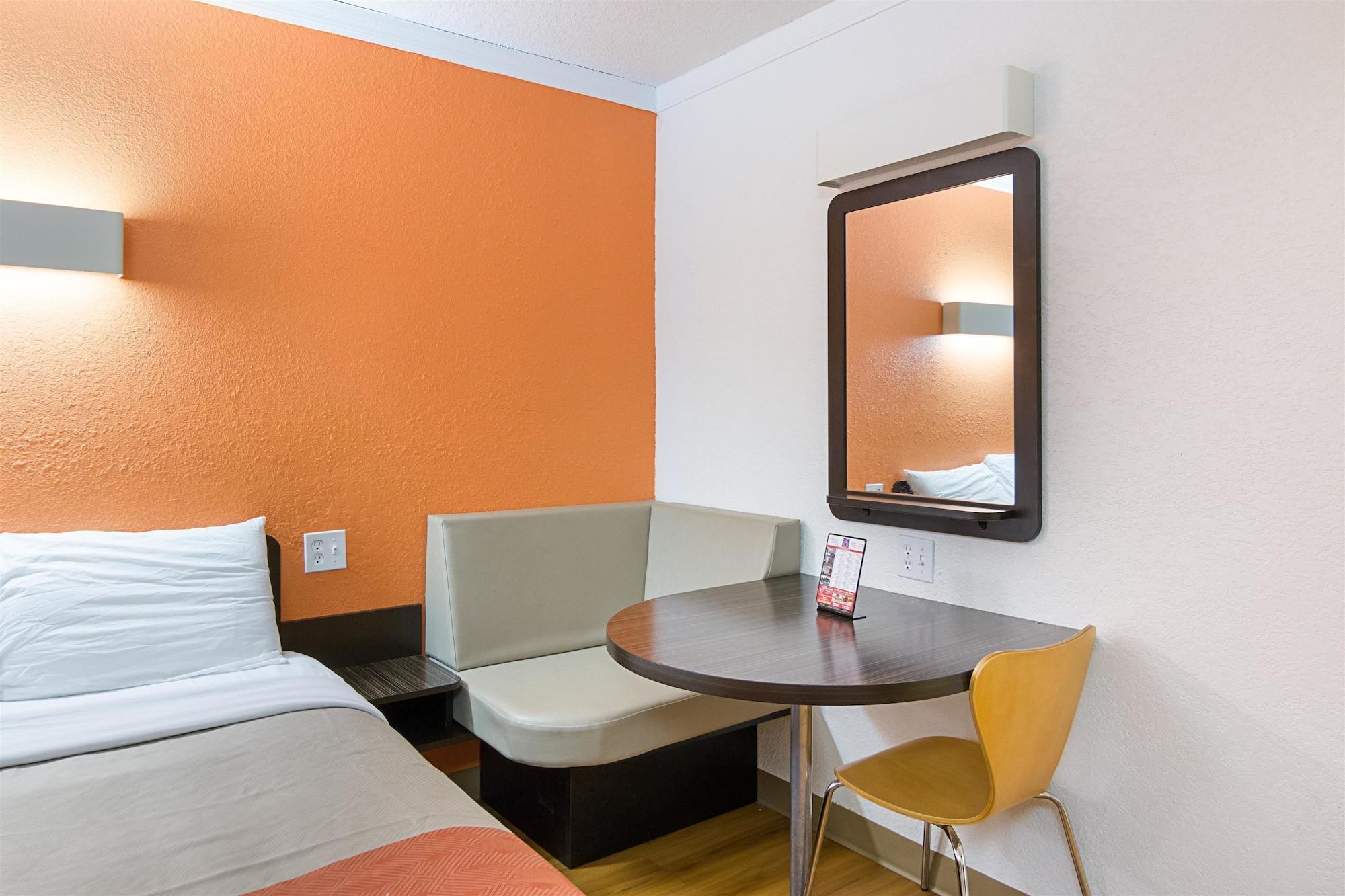 Motel 6-Tampa, Fl - Fairgrounds Heartland Bagian luar foto