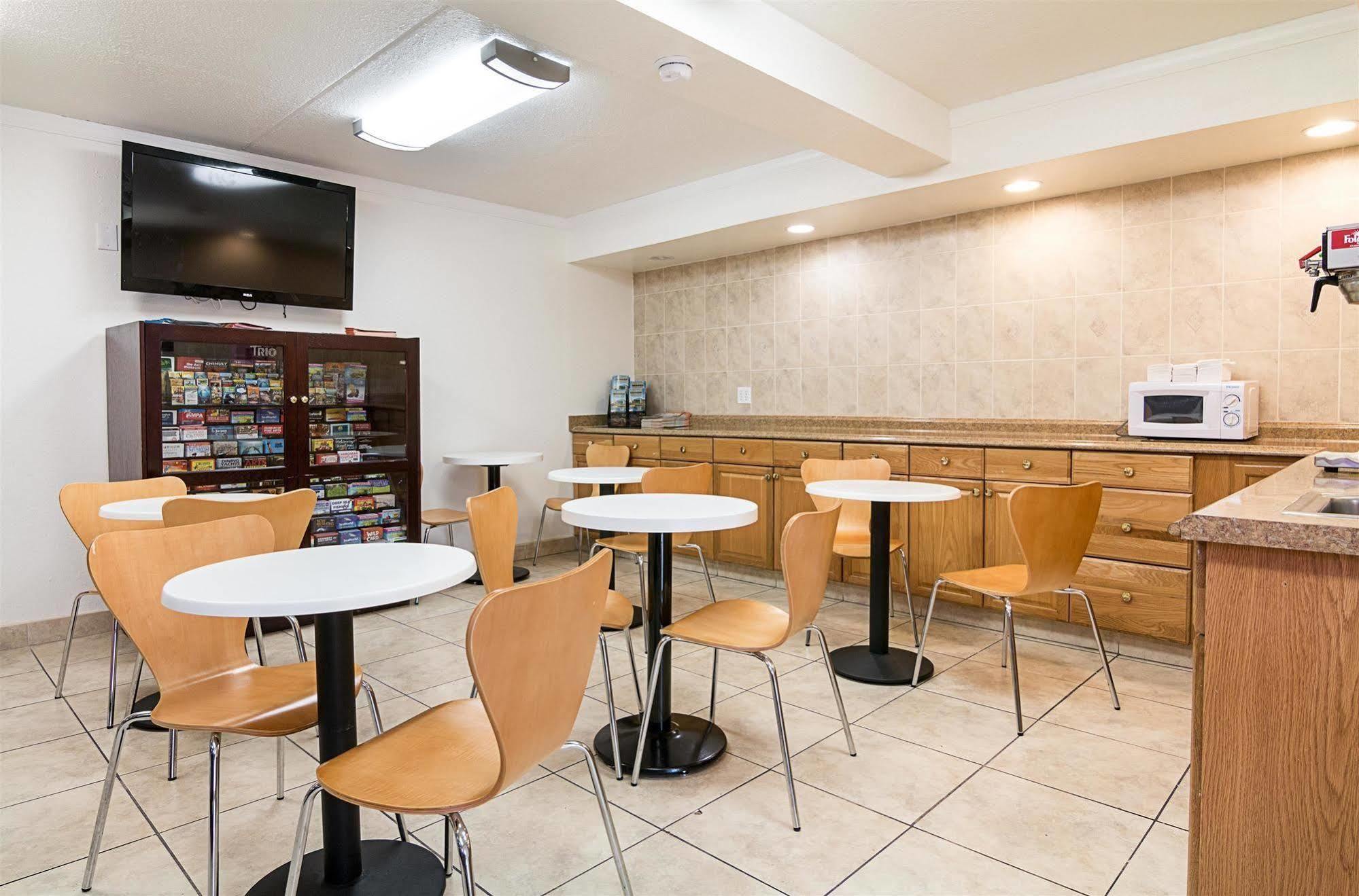 Motel 6-Tampa, Fl - Fairgrounds Heartland Bagian luar foto