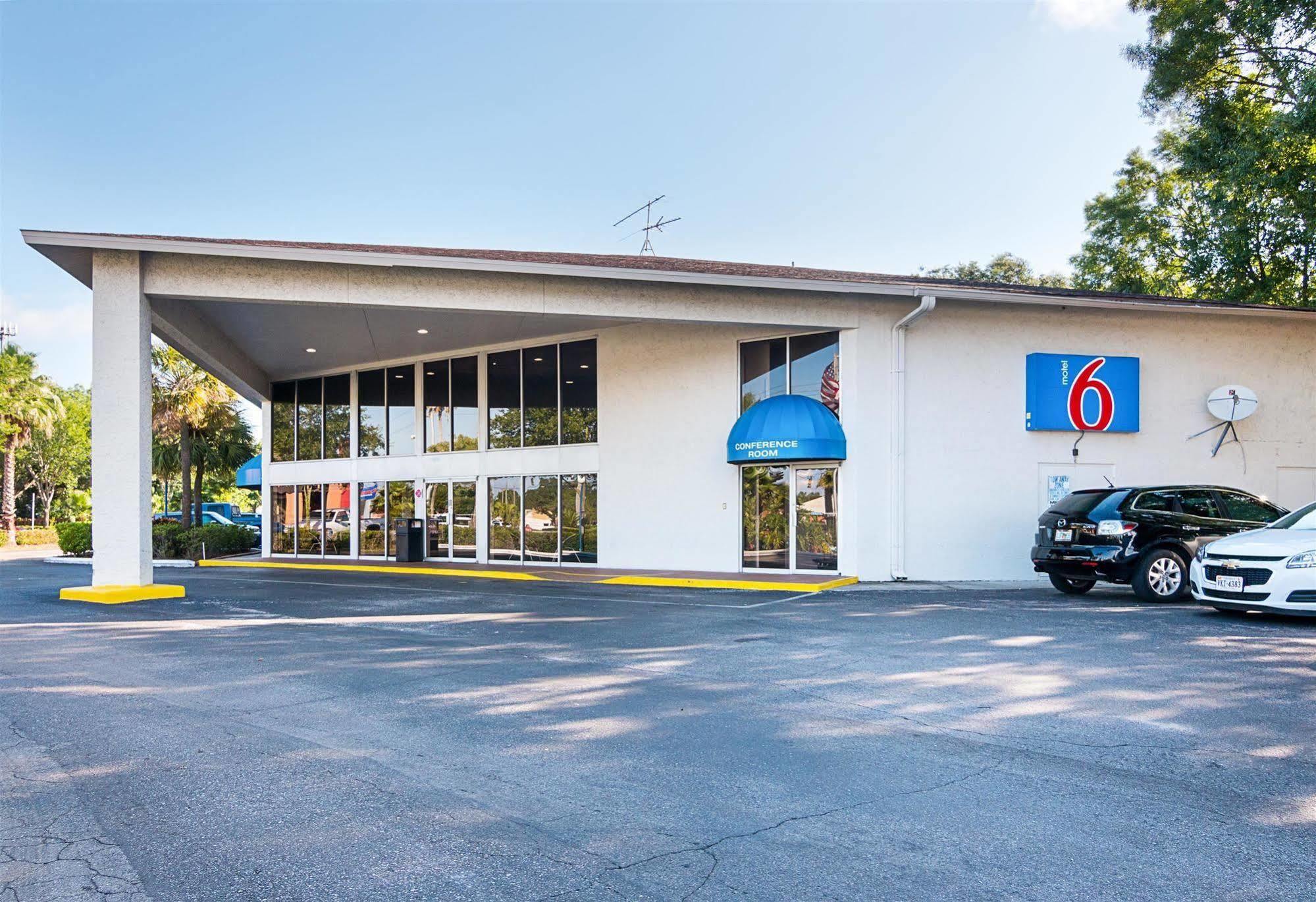 Motel 6-Tampa, Fl - Fairgrounds Heartland Bagian luar foto