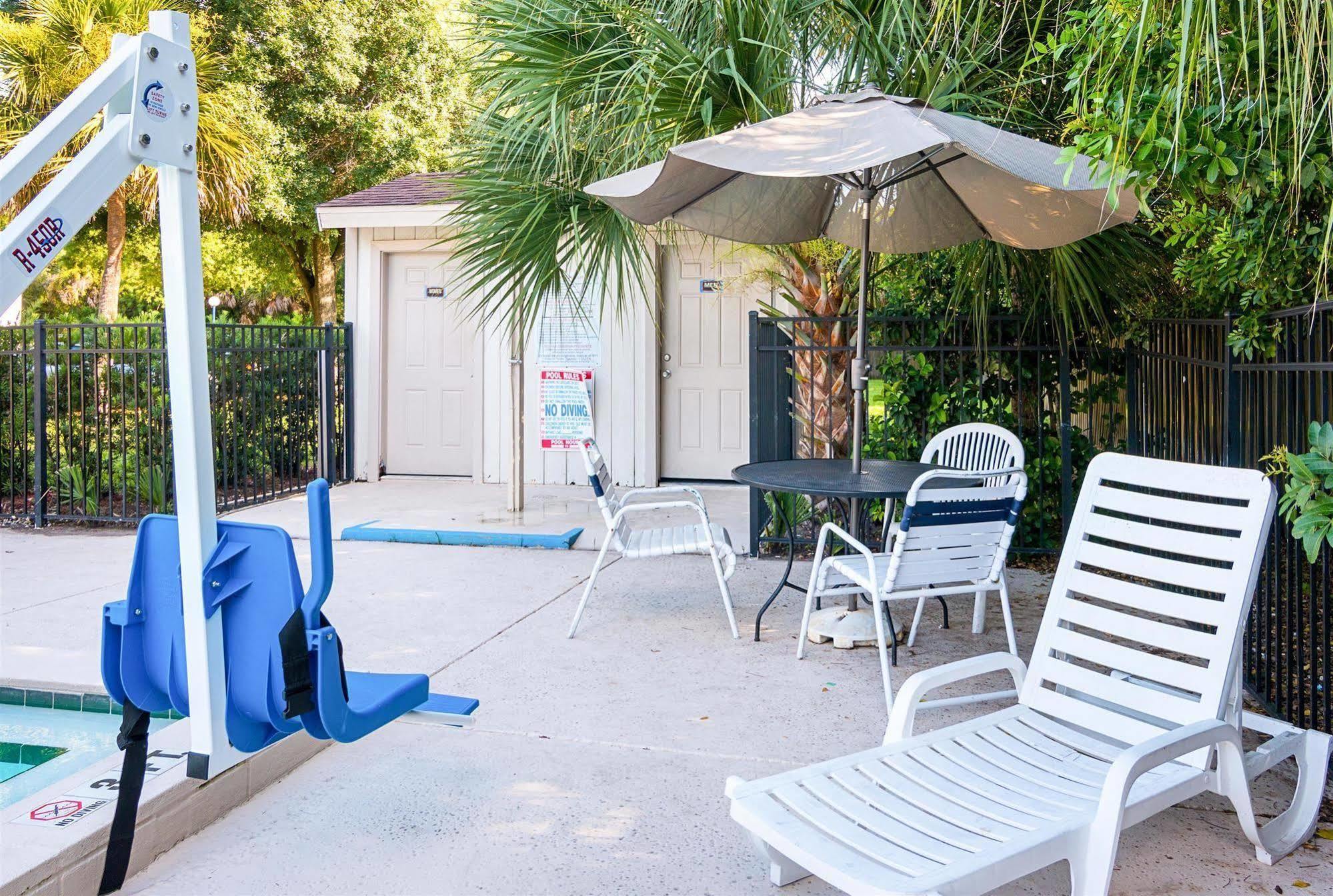 Motel 6-Tampa, Fl - Fairgrounds Heartland Bagian luar foto