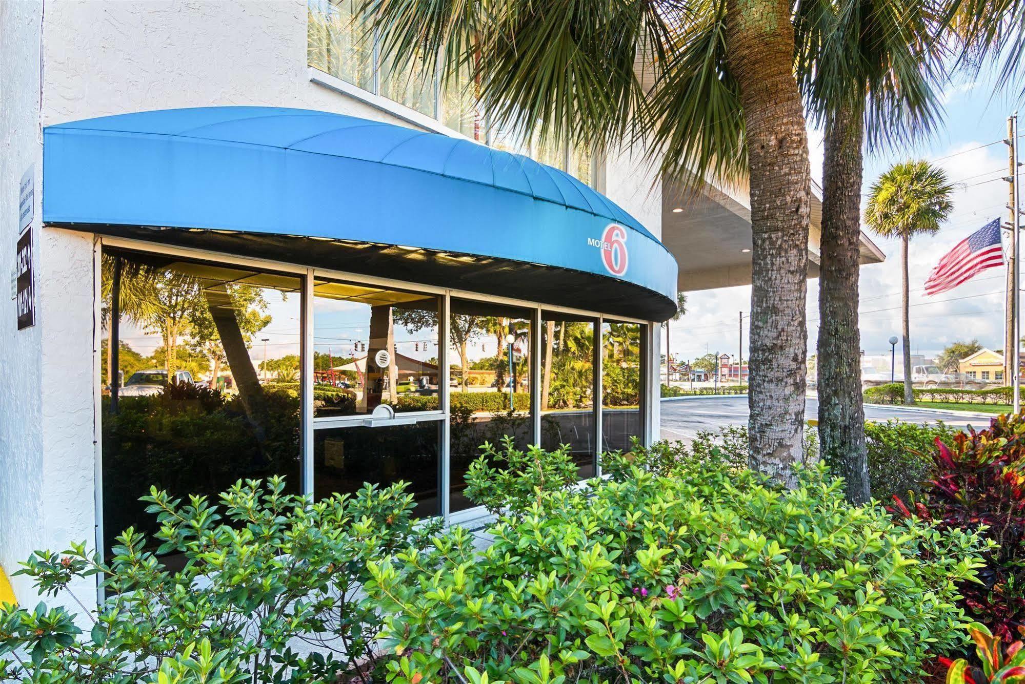 Motel 6-Tampa, Fl - Fairgrounds Heartland Bagian luar foto