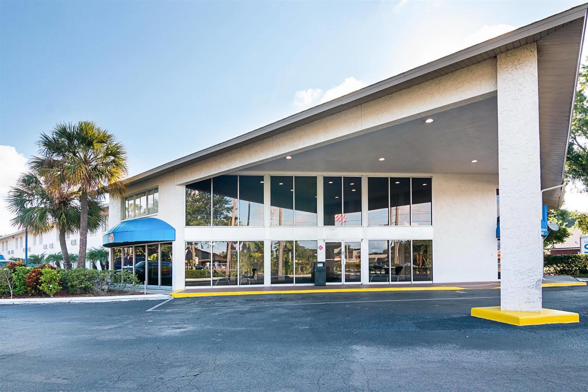 Motel 6-Tampa, Fl - Fairgrounds Heartland Bagian luar foto
