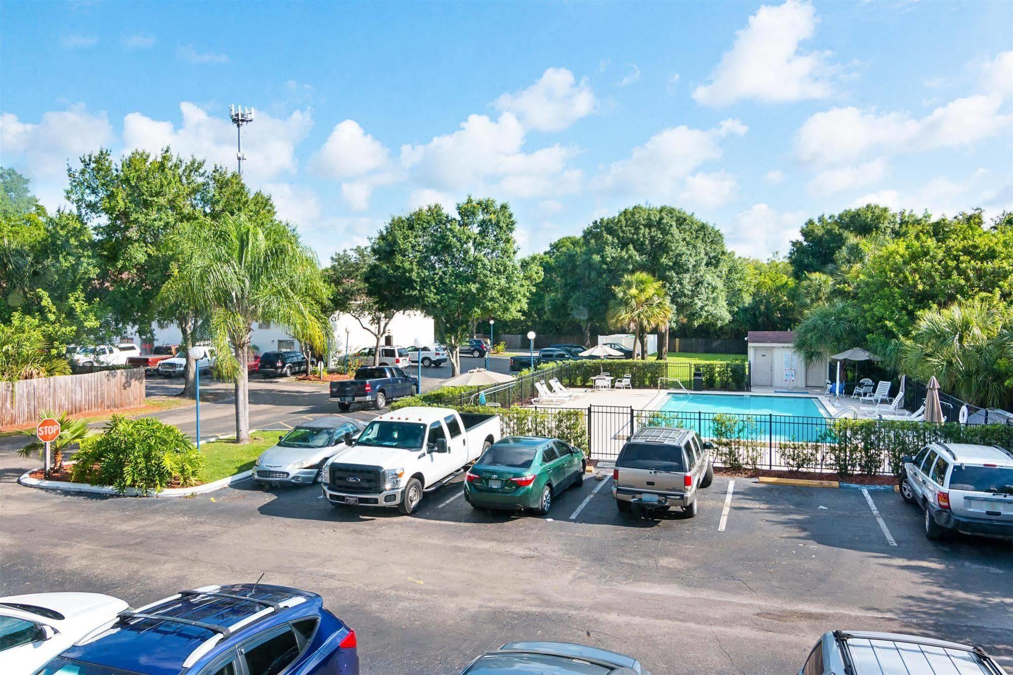 Motel 6-Tampa, Fl - Fairgrounds Heartland Bagian luar foto