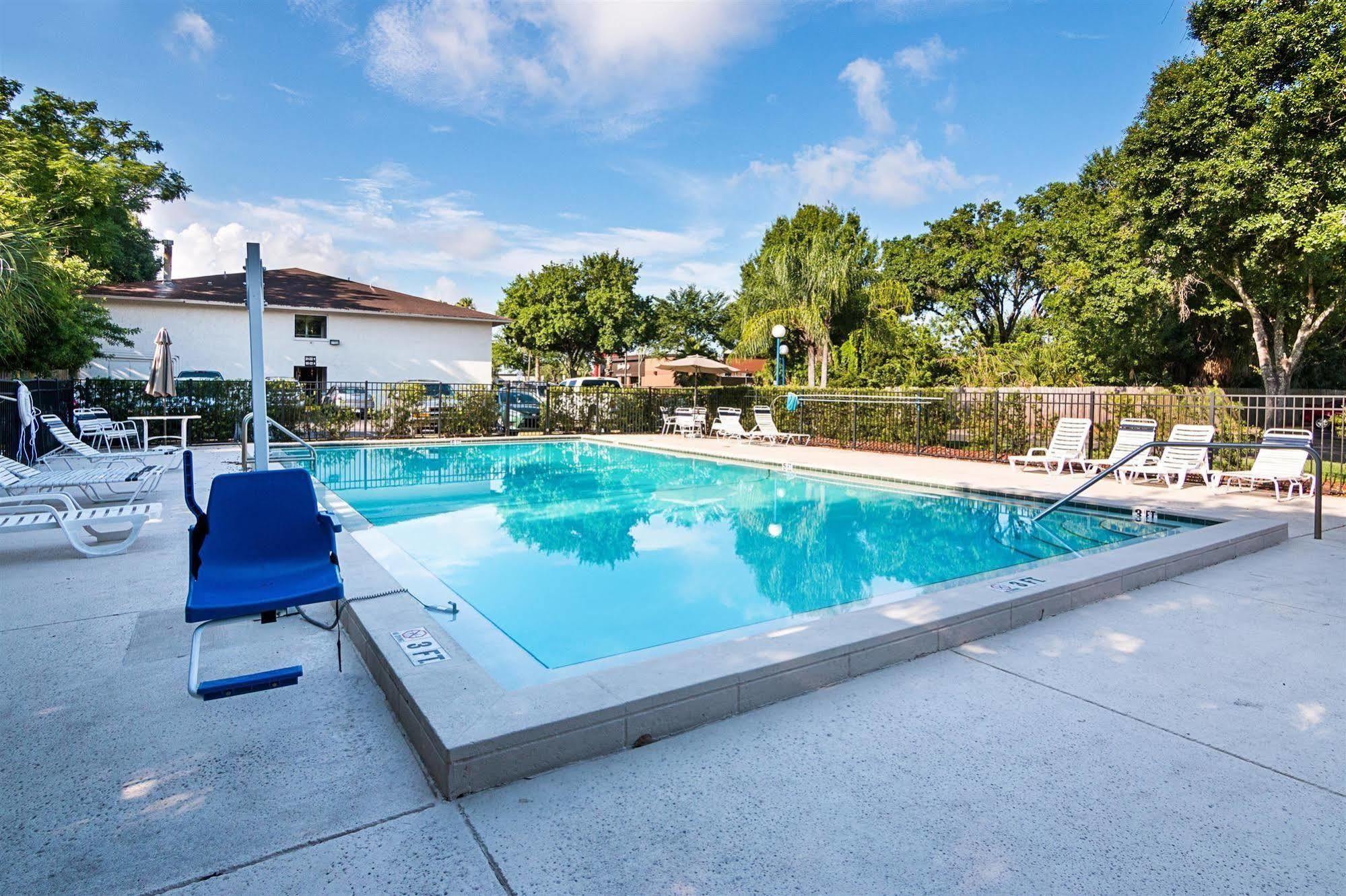 Motel 6-Tampa, Fl - Fairgrounds Heartland Bagian luar foto
